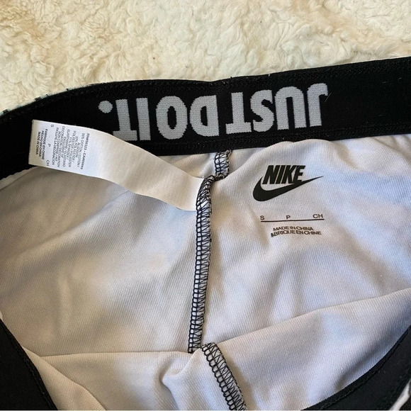 Nike Leg-A-See Windblur Leggings - Picture 7 of 12